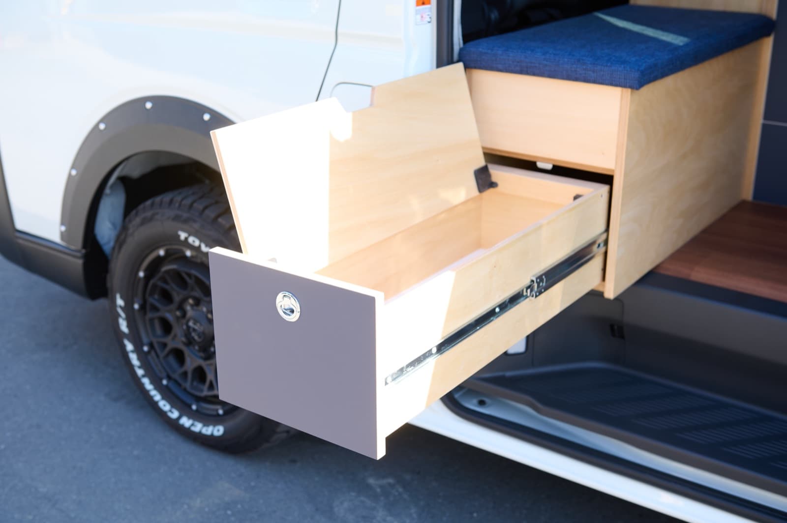 Slide-out kitchen drawer